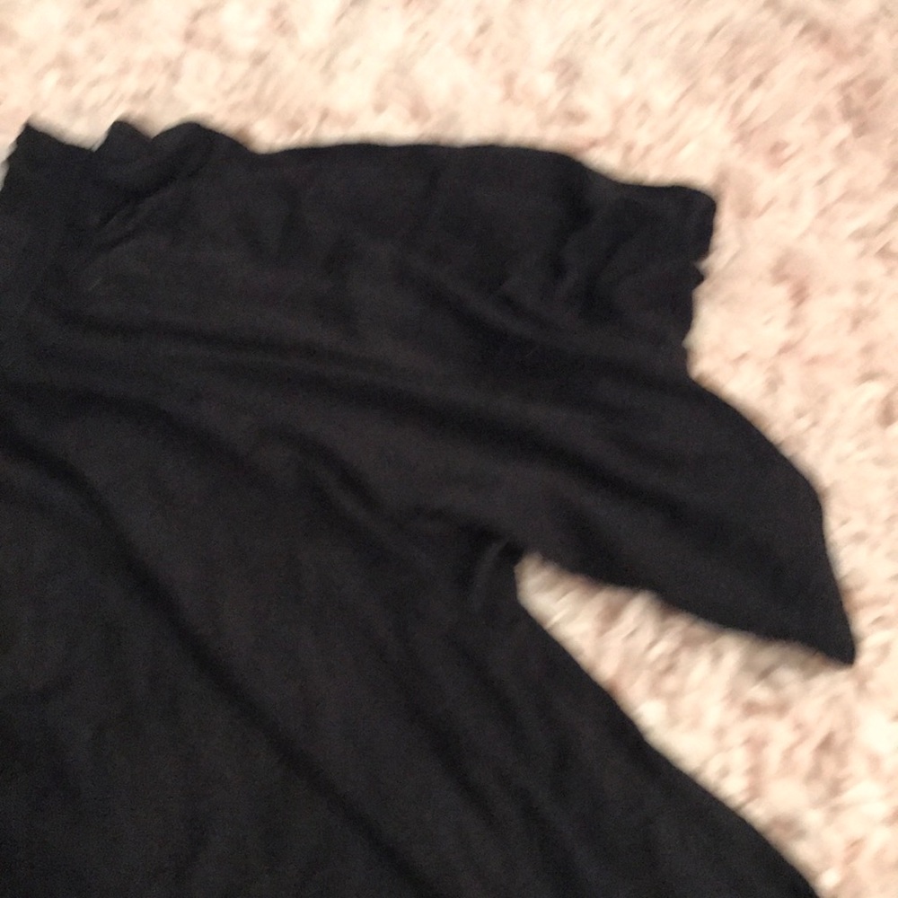 SOLD ❌H&M Black Off the Shoulders Top - Picture 3 of 3